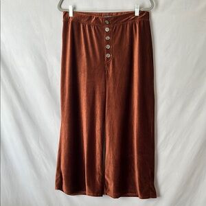 Signature Studio copper velvet ribbed wide leg crop pants | size M